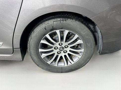 Used 2019 Toyota Sienna XLE FWD image 11