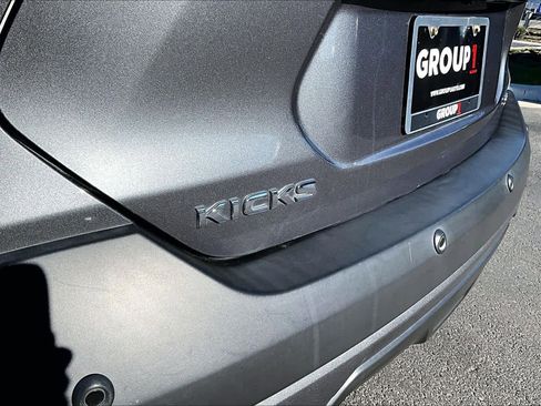 Used 2020 Nissan Kicks SR image 9