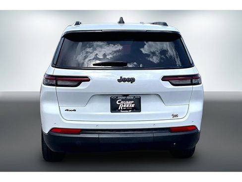 Used 2025 Jeep Grand Cherokee L Altitude AWD/4WD image 5