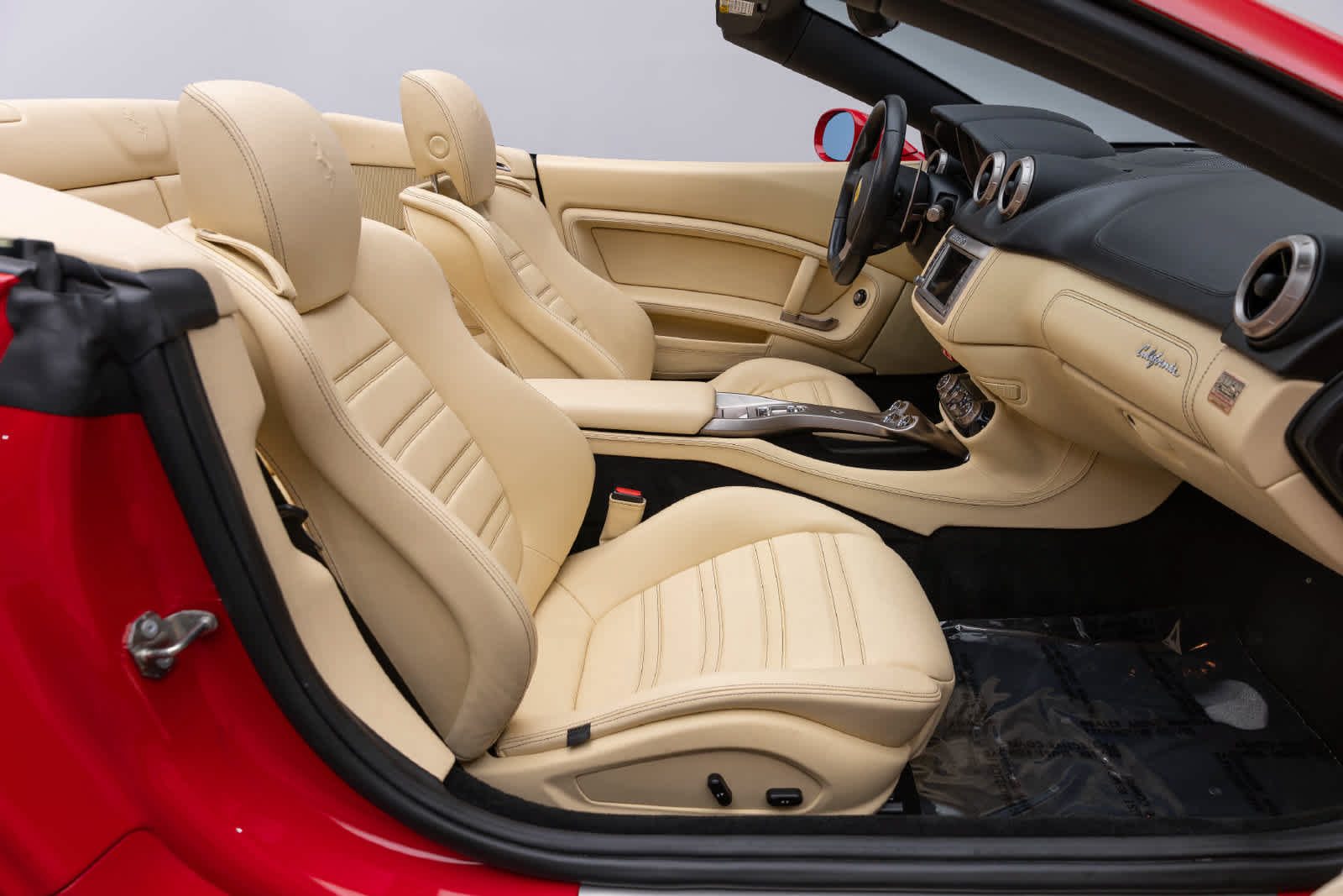 Used 2010 Ferrari California RWD image 9