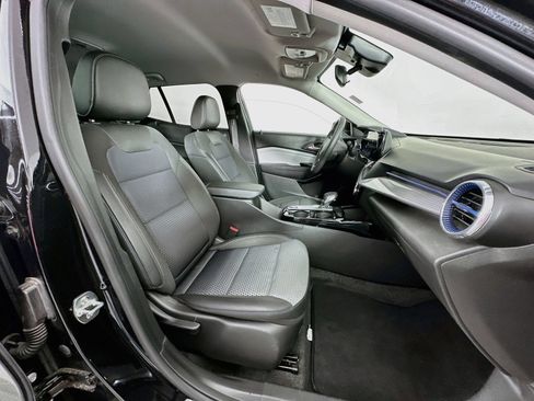 Used 2025 Chevrolet Trax LT FWD image 26