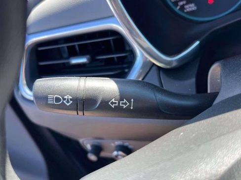 Used 2018 Chevrolet Equinox LT FWD image 17