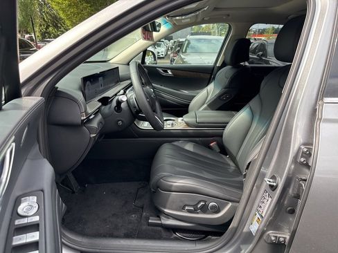 Certified 2025 Genesis GV80 2.5T Select image 9