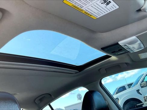 Used 2023 Nissan Sentra SR w/ SR Premium Package FWD image 30