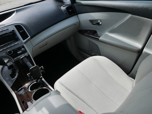 Used 2012 Toyota Venza LE AWD/4WD image 11