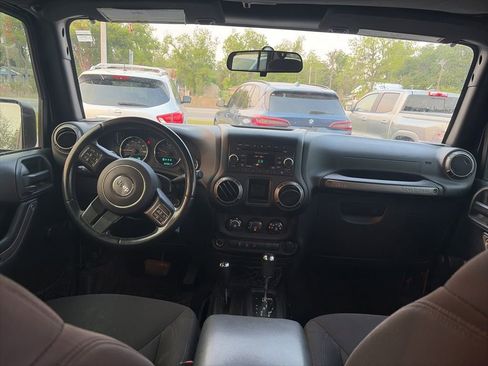 Used 2018 Jeep Wrangler Unlimited Sport w/ Connectivity Group AWD/4WD image 14