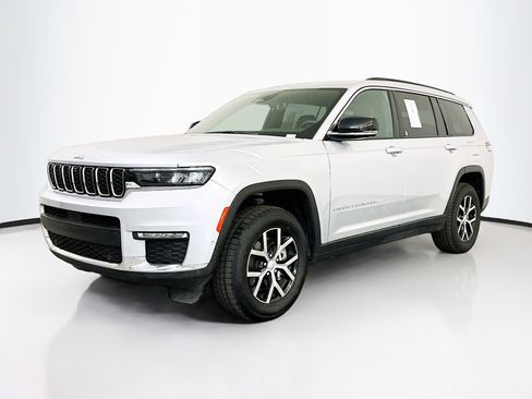 Used 2024 Jeep Grand Cherokee L Limited w/ Luxury Tech Group II image 3