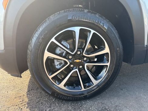 Used 2025 Chevrolet TrailBlazer LT AWD/4WD image 14
