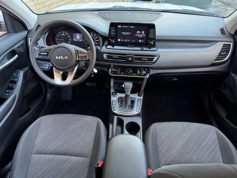 Used 2023 Kia Seltos LX image 11