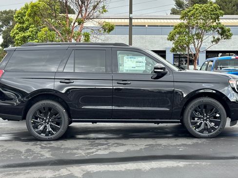 New 2025 Ford Expedition Platinum w/ Stealth Appearance Package image 3