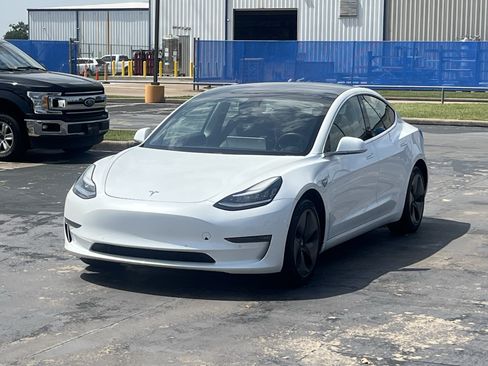Used 2020 Tesla Model 3 Standard Range Plus RWD image 3