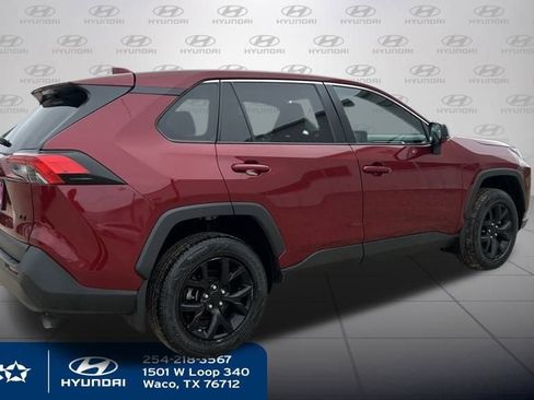 Used 2022 Toyota RAV4 LE image 8