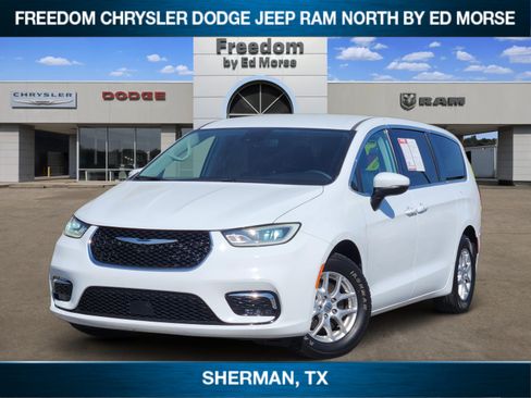 Used 2023 Chrysler Pacifica Touring-L FWD image 1
