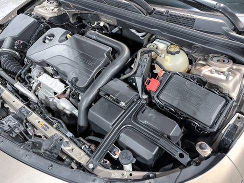 Used 2018 Chevrolet Malibu LT image 29