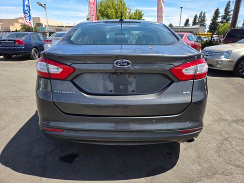 Used 2016 Ford Fusion SE FWD image 3