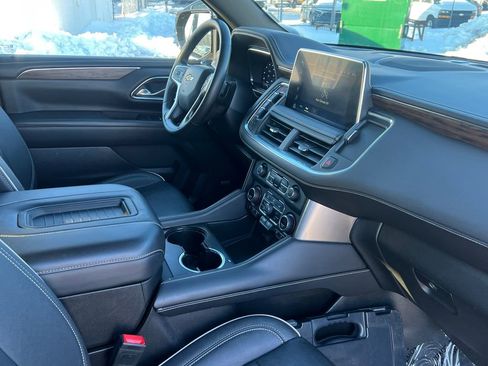 Used 2023 Chevrolet Suburban Premier image 10