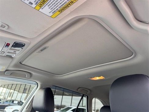 Used 2017 Subaru Outback 2.5i Limited image 16