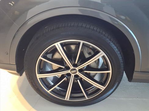 Used 2022 Audi Q7 Premium Plus image 8