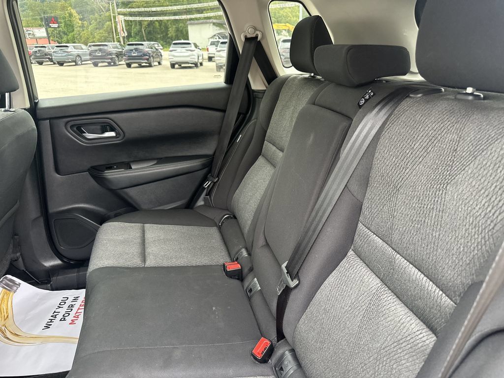 Used 2024 Nissan Rogue SV AWD/4WD image 14
