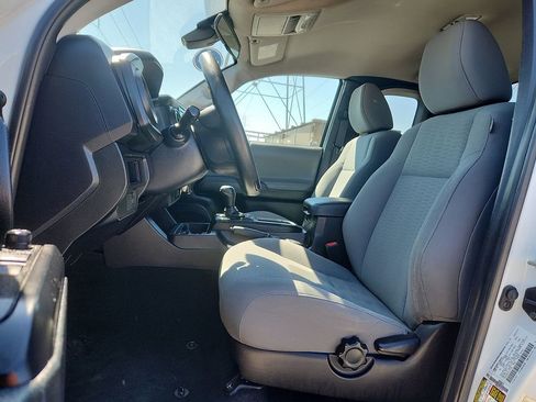 Used 2019 Toyota Tacoma SR RWD image 6
