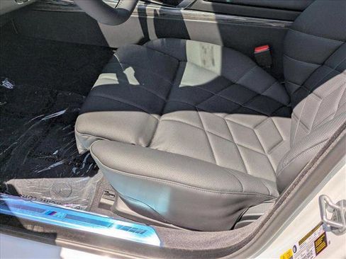 New 2025 BMW 750e xDrive 750e xDrive image 4