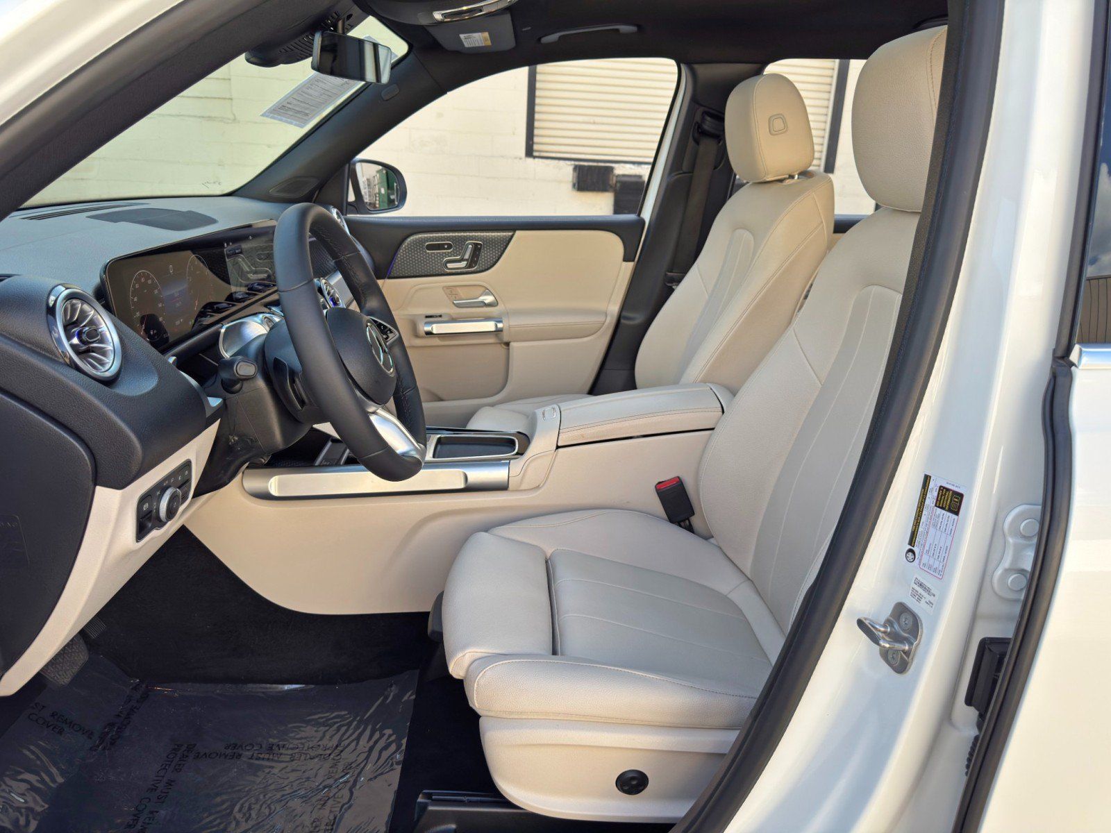 Used 2024 Mercedes-Benz GLB 250 w/ Exclusive Package image 16
