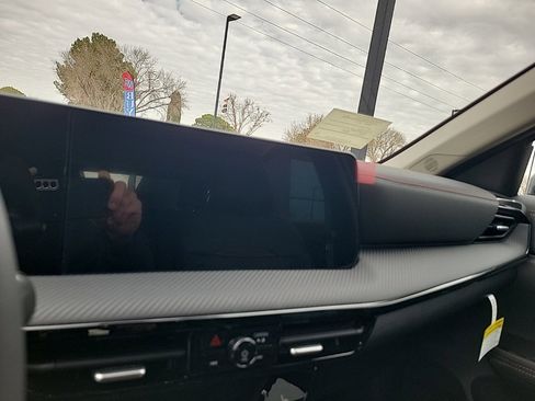 New 2026 Nissan Kicks SR image 25