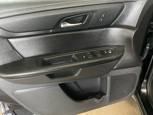 Used 2016 Chevrolet Traverse LT w/ Style and Technology Package FWD image 24