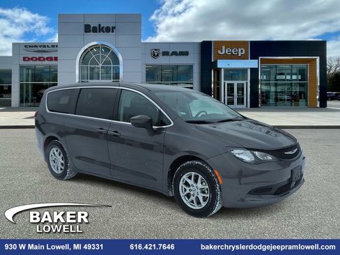 Used 2023 Chrysler Voyager LX image 1