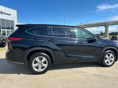 Used 2022 Toyota Highlander L FWD image 16