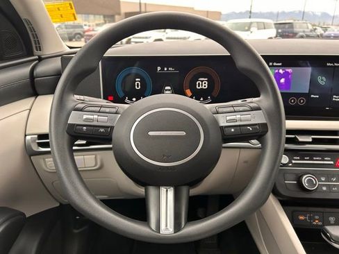 Used 2025 Hyundai Tucson SE AWD/4WD image 18