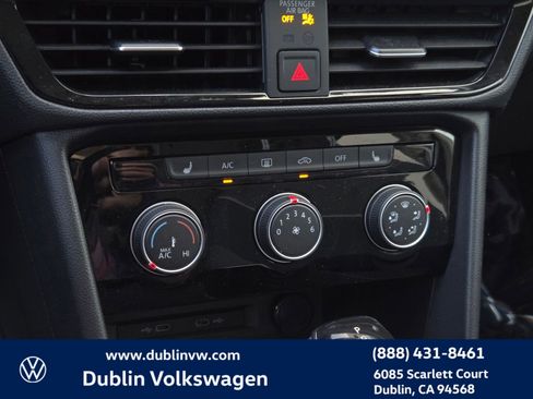 Used 2023 Volkswagen Taos SE w/ Panoramic Sunroof Package FWD image 20