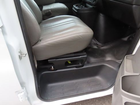 Used 2013 Chevrolet Express 1500 image 22