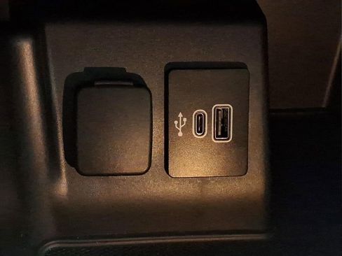 Certified 2025 Ford Explorer Active AWD/4WD image 10