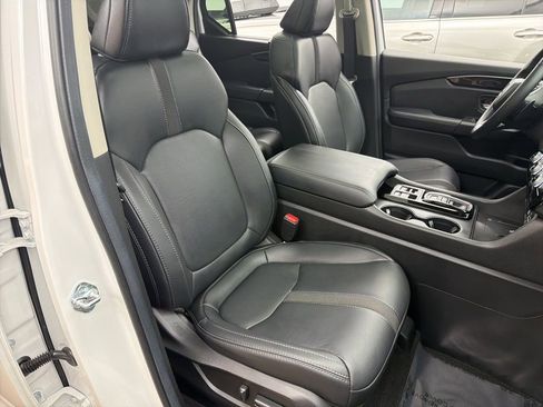 Used 2025 Honda Pilot Touring image 32