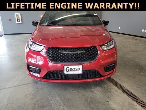 Used 2025 Chrysler Pacifica Select w/ Fav Edition Package FWD image 7