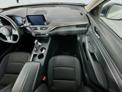 Used 2025 Nissan Altima 2.5 SV FWD image 11
