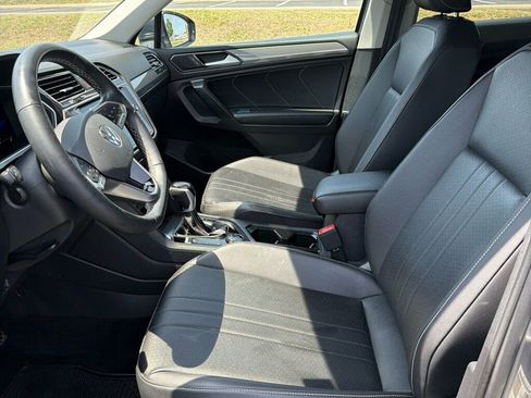 Used 2023 Volkswagen Tiguan SE AWD/4WD image 10