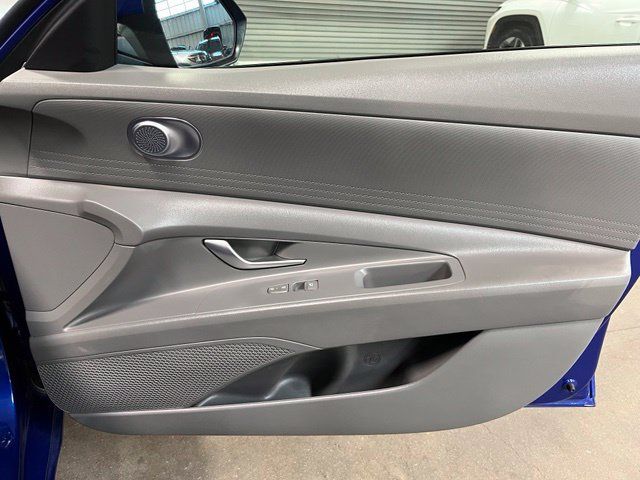 Used 2024 Hyundai Elantra SEL FWD image 11