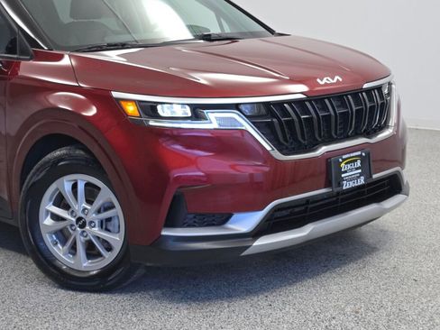 Used 2024 Kia Carnival LX image 2