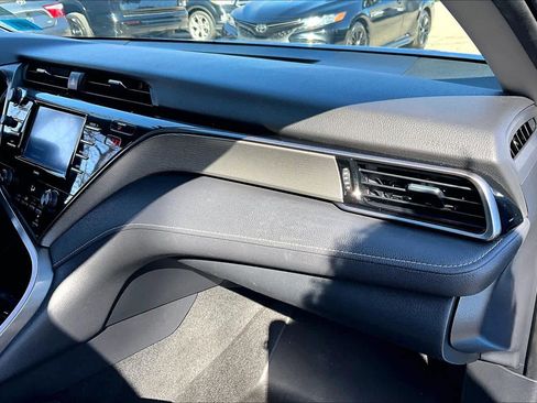 Certified 2020 Toyota Camry SE image 17