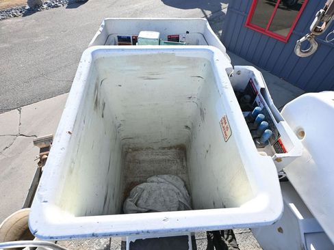 Used 2012 Ford F550 4x4 SuperCab Super Duty w/ Payload Upgrade Pkg image 57