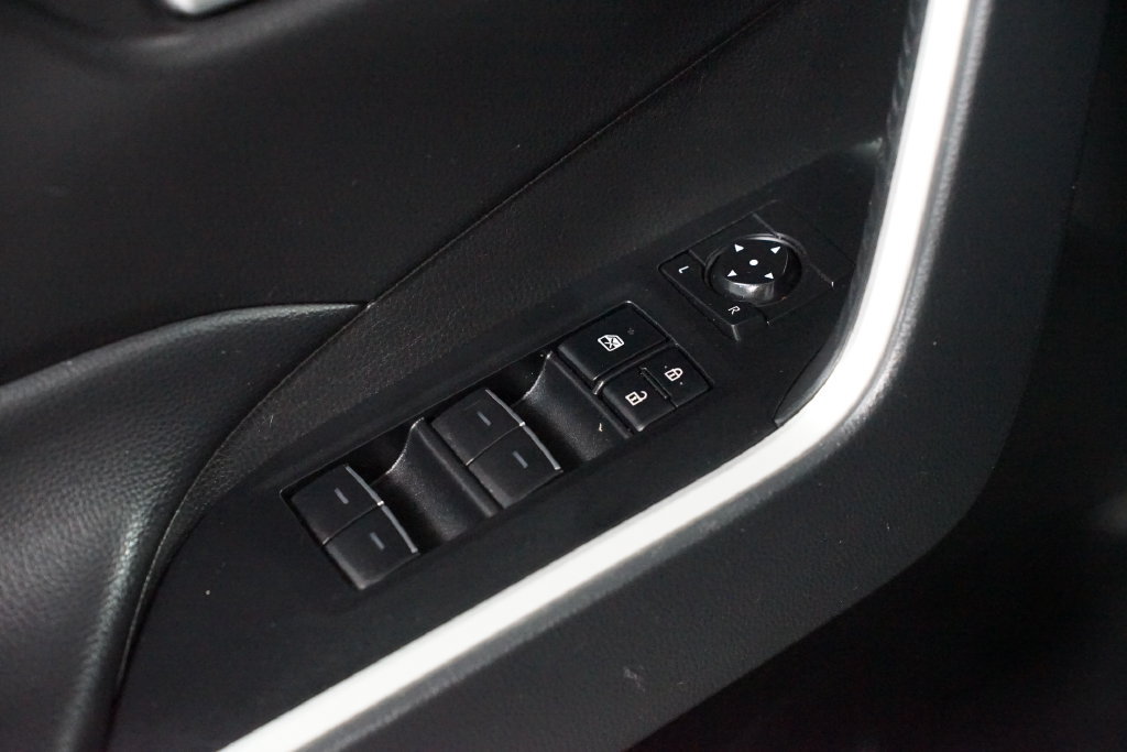 Certified 2025 Toyota RAV4 XLE FWD image 31