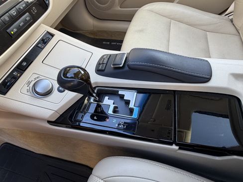 Used 2014 Lexus ES 350 w/ Luxury Package FWD image 28