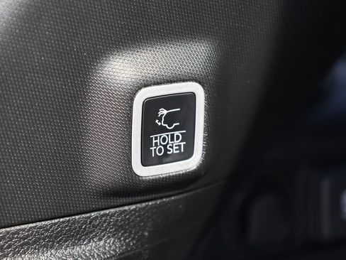 Used 2025 Jeep Grand Cherokee Limited w/ Black Appearance Package RWD image 9