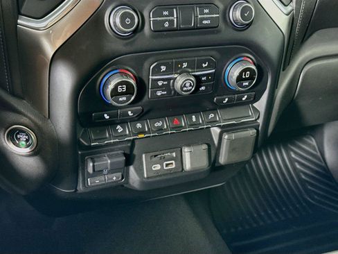 Used 2019 Chevrolet Silverado 1500 LT w/ All-Star Edition AWD/4WD image 9