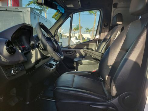 Used 2025 Mercedes-Benz Sprinter 2500 image 13