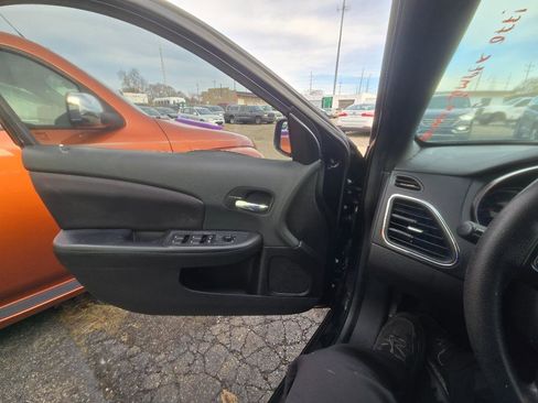 Used 2014 Chrysler 200 LX image 14