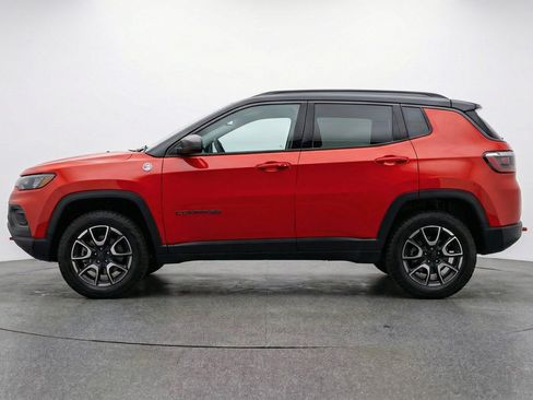Used 2025 Jeep Compass Trailhawk AWD/4WD image 4