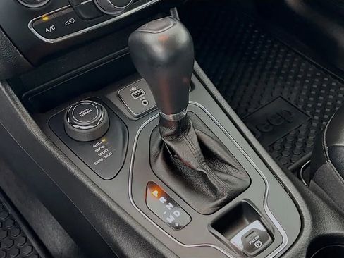 Used 2022 Jeep Cherokee Latitude image 17